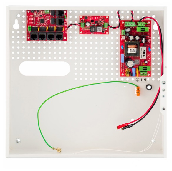 IPUPS-5-11-F Switch PoE do 5 kamer IP w obudowie wewnętrznej, 6 portów 10/100Mbps - 5xPoE